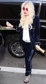 Kesha feet photo thumbnail