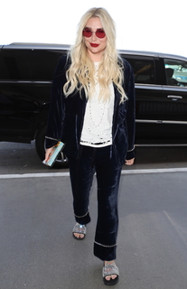 Kesha feet photo thumbnail