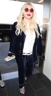 Kesha feet photo thumbnail