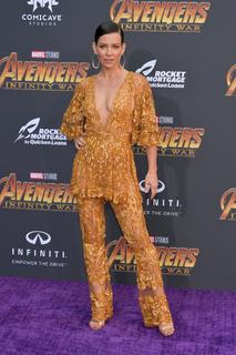 Evangeline Lilly feet photo thumbnail