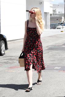 Dakota Fanning feet photo thumbnail