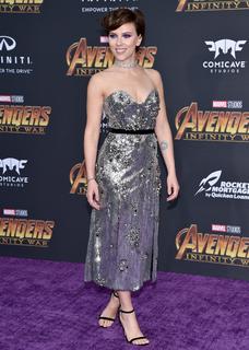Scarlett Johansson feet photo thumbnail