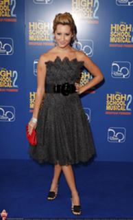 Ashley Tisdale feet photo thumbnail
