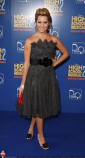 Ashley Tisdale feet photo thumbnail