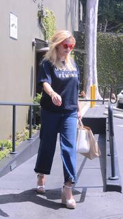 Reese Witherspoon feet photo thumbnail