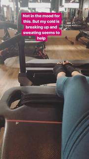 Laura Vandervoort feet photo thumbnail