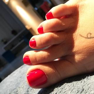 Karin Klemp feet photo thumbnail