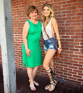 AnnaLynne McCord feet photo thumbnail