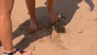 Mariana Ximenes feet photo thumbnail