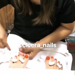 Carla Diaz feet photo thumbnail