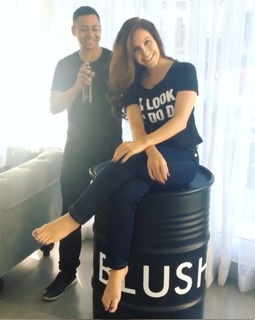 Carla Diaz feet photo thumbnail