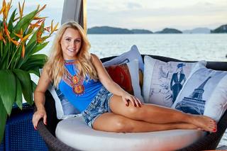 Carla Diaz feet photo thumbnail