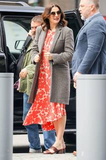 Rachel Weisz feet photo thumbnail
