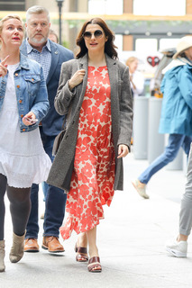 Rachel Weisz feet photo thumbnail