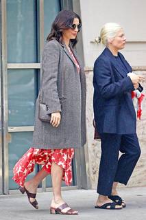 Rachel Weisz feet photo thumbnail