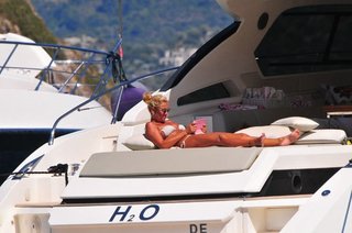 Pinar Altug feet photo thumbnail