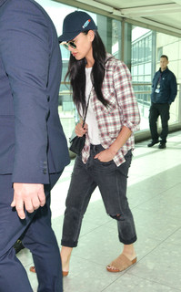 Nicole Scherzinger feet photo thumbnail