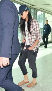 Nicole Scherzinger feet photo thumbnail