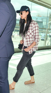 Nicole Scherzinger feet photo thumbnail