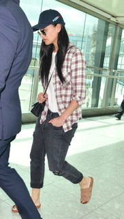 Nicole Scherzinger feet photo thumbnail