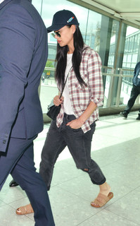 Nicole Scherzinger feet photo thumbnail