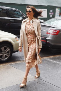 Rachel Weisz feet photo thumbnail