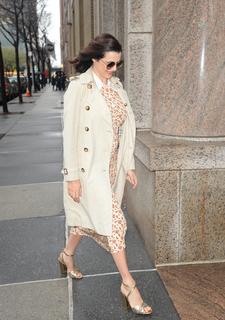 Rachel Weisz feet photo thumbnail