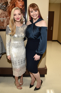 Amanda Seyfried feet photo thumbnail