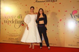 Kareena Kapoor feet photo thumbnail