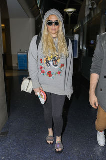 Kesha feet photo thumbnail
