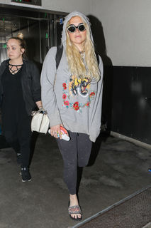 Kesha feet photo thumbnail