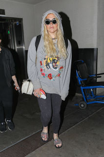 Kesha feet photo thumbnail