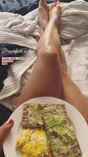 Lea Michele feet photo thumbnail