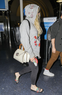 Kesha feet photo thumbnail