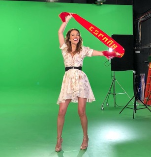 Paula Echevarría feet photo thumbnail
