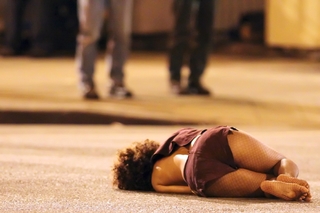 Halle Berry feet photo thumbnail