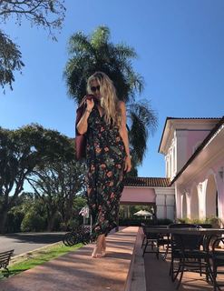 Adriane Galisteu feet photo thumbnail