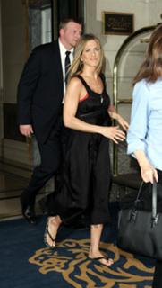 Jennifer Aniston feet photo thumbnail