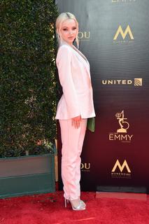 Dove Cameron feet photo thumbnail