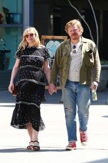 Kirsten Dunst feet photo thumbnail