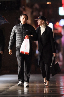 Jennifer Lawrence feet photo thumbnail