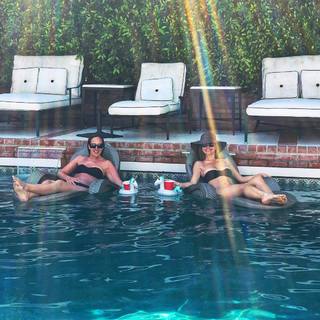 Maria Menounos feet photo thumbnail
