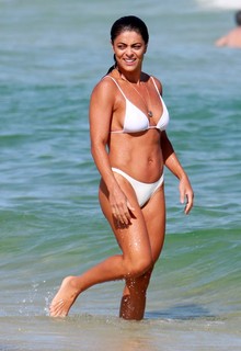 Juliana Paes feet photo thumbnail
