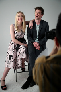Dakota Fanning feet photo thumbnail