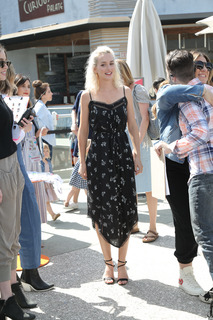 Leighton Meester feet photo thumbnail