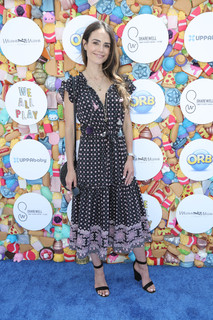 Jordana Brewster feet photo thumbnail