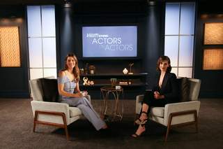 Alison Brie feet photo thumbnail