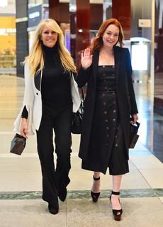 Lindsay Lohan feet photo thumbnail