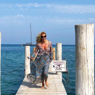 Federica Fontana feet photo thumbnail