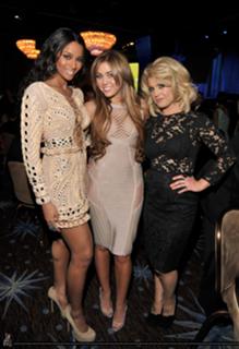 Miley Cyrus feet photo thumbnail